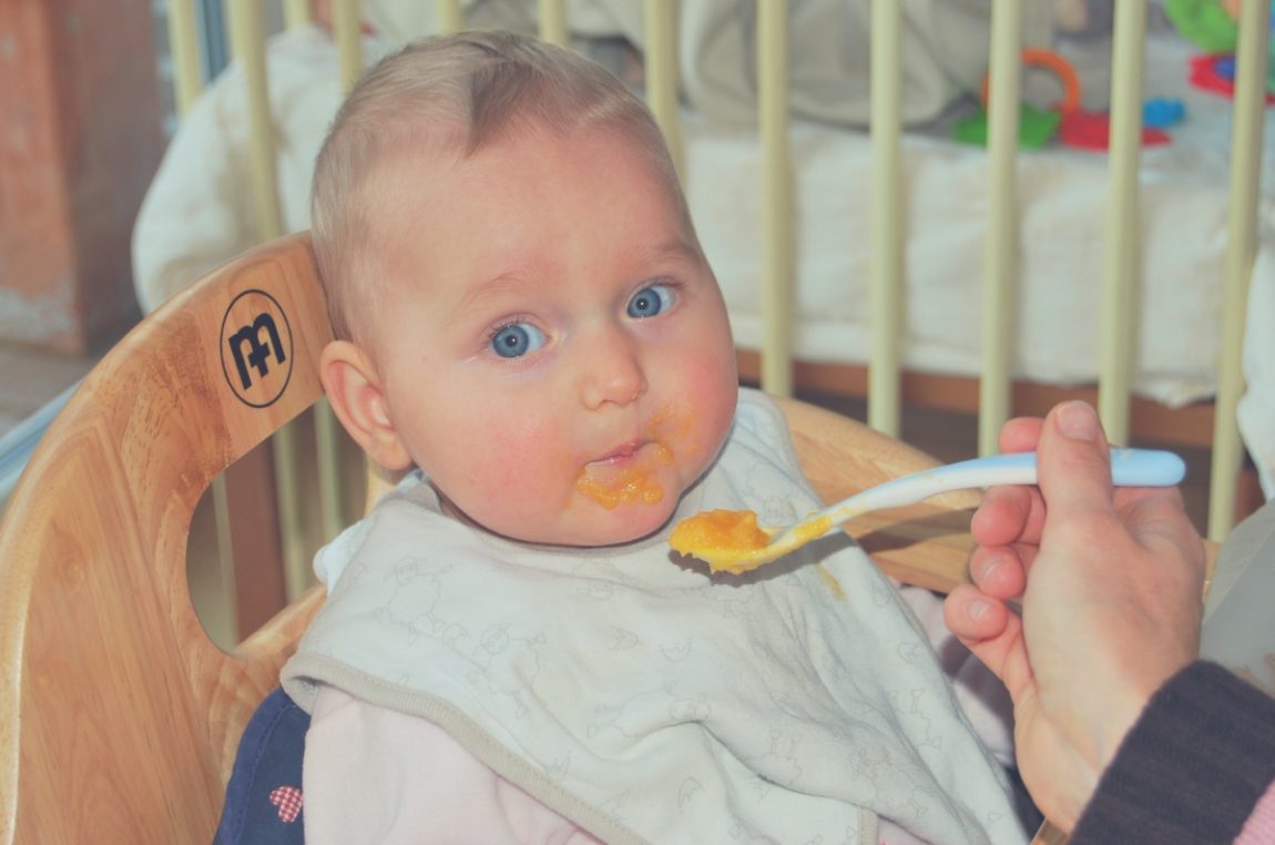 Baby food - When to start solids - Kiwi Families