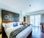 De-cluttering the master bedroom