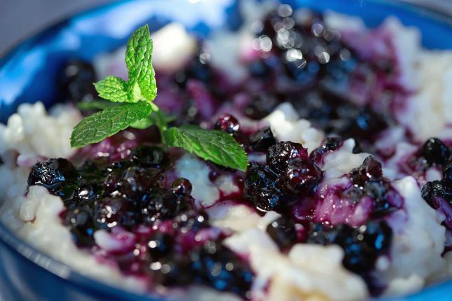 rice pudding with blueberries