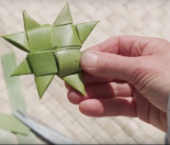 How to make harakeke whetu or flax stars