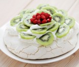 Classic kiwi pavlova
