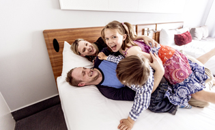 1 night + breakfast at Jet Park Hotel, Auckland