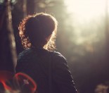 women-looking-into-the-sun