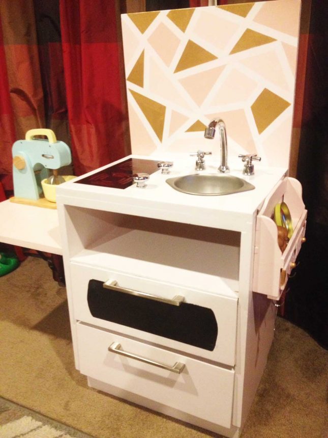 Kid’s Play Kitchen Using Upcycled Bedside Drawers