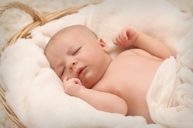 4 simple ways to create healthy sleep patterns for your baby