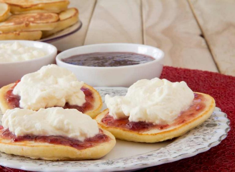 Easy-Peasy Pikelets Recipe Pikelets