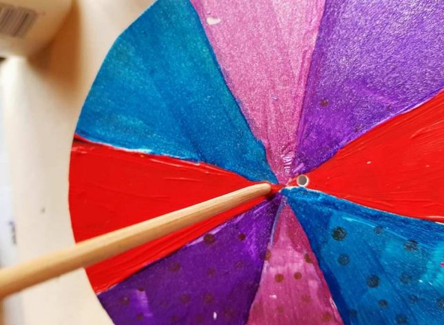 How to make a Paper Spinner Toy hole