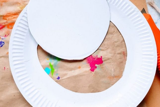 Paper Plate Craft - Spiders plates