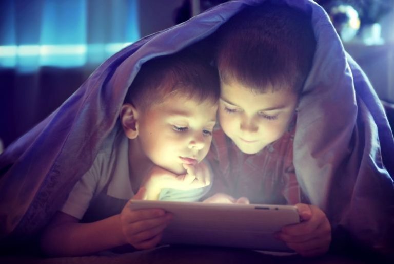 4 tips for managing your child’s screen time