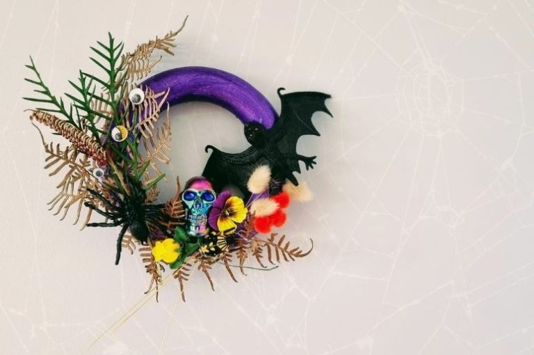 How to make a Halloween Wreath Halloween Wreath