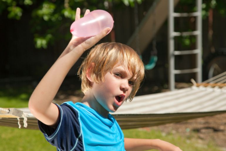 15 Fun Party Games for 8 to 12 year olds-Water balloon catch